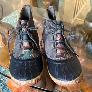 Sorel Out N About Camo Boots, Size 8.5